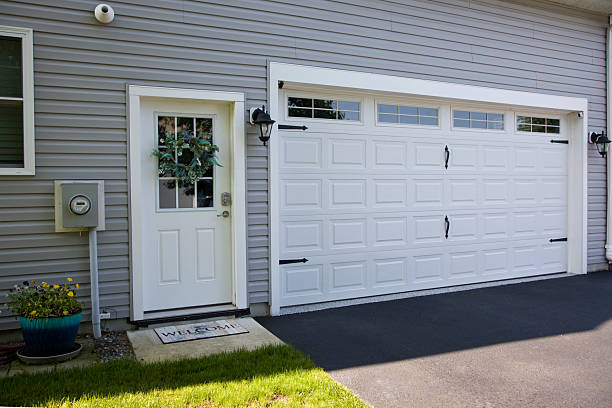 24/7 Emergency Garage Door Panel Replacement experts in Hallandale Beach, FL
